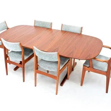Mid Century Dining Table and 6 Chairs By Dyrlund of Denmark 