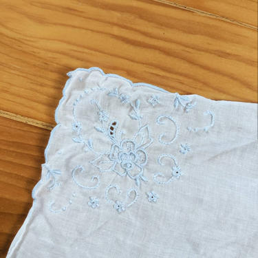 Vintage Embroidered Linen handkerchiefs (set of four) 