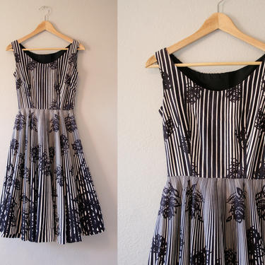 1950's Black and White Stripe Rose Print Cotton Sun Dress / Size XSmall 