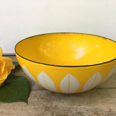 Vintage Catherine Holm Small Yellow Enamel Bowl, 5.5&quot; Enamelware Bowl, Lotus Bowl, MCM Kitchen, Danish Modern 