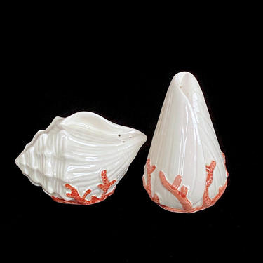 VintagePottery Ceramic Pair of Salt & Pepper Shakers Fitz and Floyd 1989 Seashells Shells Conch Whimsical Design 