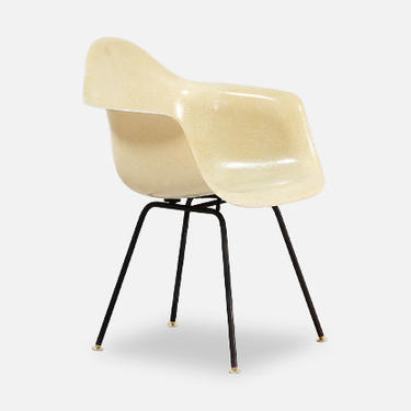 Charles & Ray Eames &quot;Eggshell&quot; Fiberglass Arm Chair for Herman Miller