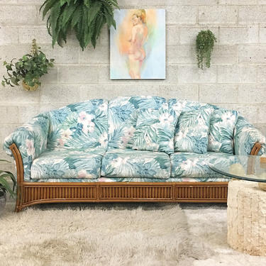 LOCAL PICKUP ONLY ———— Vintage Couch 