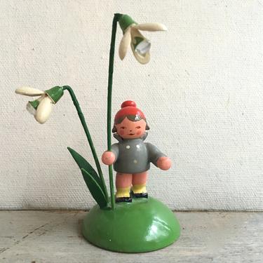 Vintage Wood Girl With Snowdrop Flowers, Erzgebirge Germany, Place Card Holder, Spring Girl With Snowdrops 