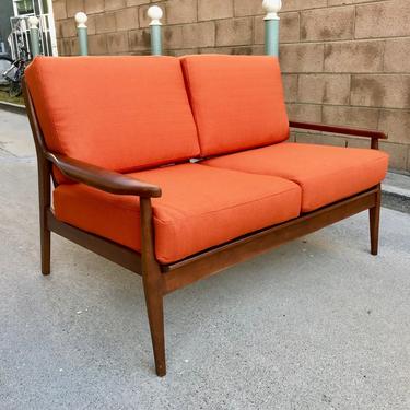 MID CENTURY MODERN Style Settee/Sofa (Los Angeles) 