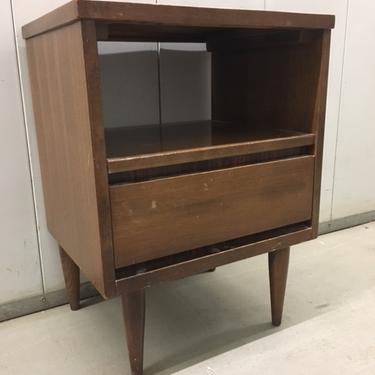 #480: Bassett nightstand (part of a set with #478 and #479)