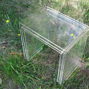 Mid Century Lucite Nesting Tables Set of 3 Clear Plexi Side Table Waterfall Edge MCM Lucite Plant Stands Accent Tables Plexiglass End Table 