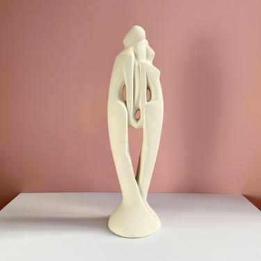 White Haeger Lovers Statue - Textured Finish 