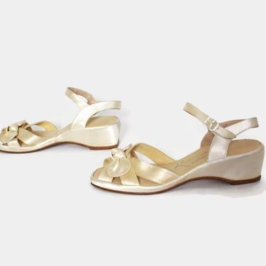 Vintage 40s Ivory Satin Heels / 1940s Strappy Open Toe Bow Trimmed Wedding Shoes 
