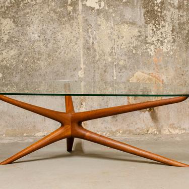 Coffee table in the style of Vladimir Kagan 