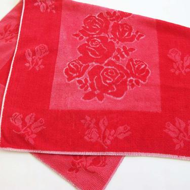 Vintage 60s Bright Pink Floral Towel - 1960s Pink Roses Beach Towel - Retro 60s Bathroom Bath Towel 