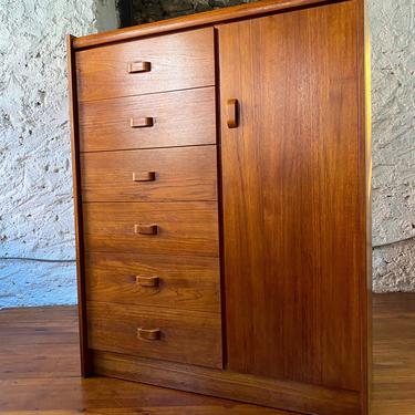 Mid century bachelors chest Danish modern chest of drawers mid century upright dresser 