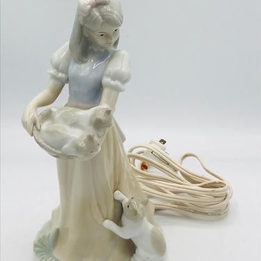 Vintage Underwriters Laboratories Portable Porcelain Lamp Girl With Cats- Great Condition Lladro Style 
