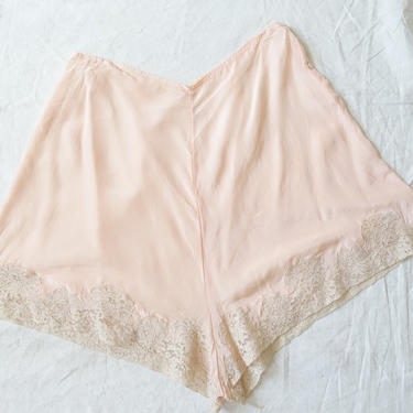 Vintage 20s 30s Silk Tap Shorts/ 1930s Pink and Ivory Lace Trim Flapper Bloomers/ Size 28 Medium 