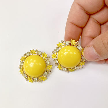 Vintage 60's Round Yellow Floral Button Clip On Earrings 