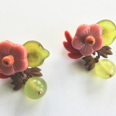 Two Jolie Flower Brooches 