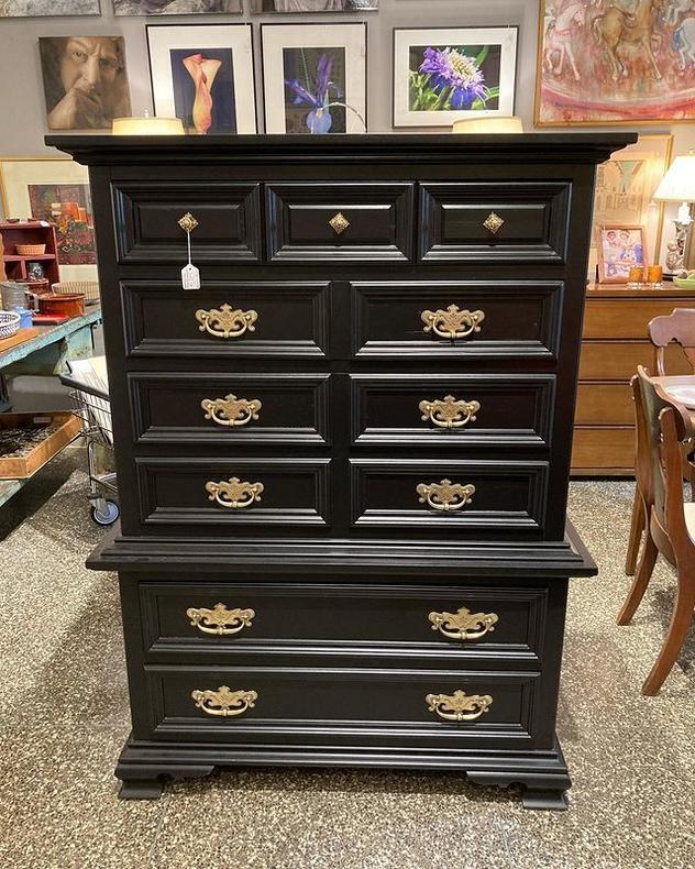 Thomasville chest of drawers. 6 drawers. 42.5” x 21” 58 