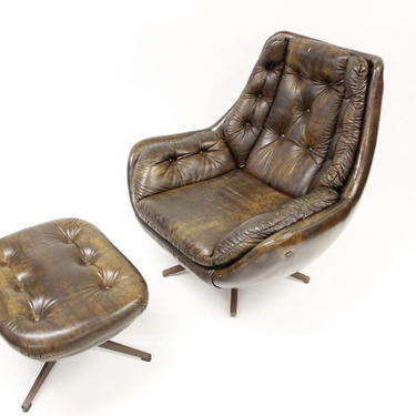 Mid Century Modern vinyl lounge chair and ottoman swivels | Gre-Stuff.com 
