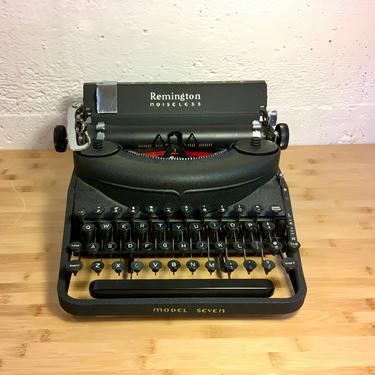Pristine 1947 Remington Noiseless Model 7 Typewriter w Case, New Ribbon, Owner's Manual, Keys, Brush 