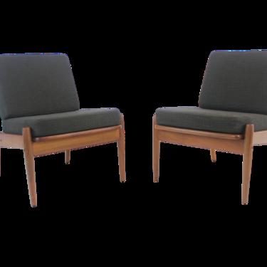 Pair of Scandinavain Modern “Easy” Chairs Designed by Arne Vodder