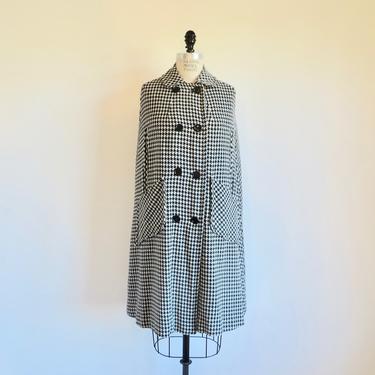 Vintage 1960's 1970's Black and White Houndstooth Plaid Cape Double Breasted Pockets Mod Mid Century 60's 70's Outerwear Capes Size Medium 