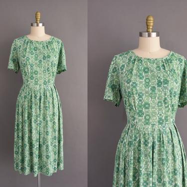 1960s vintage dress | Adorable Green Paisley Print Nylon Jersey Shirt Dress | Large | 60s dress 