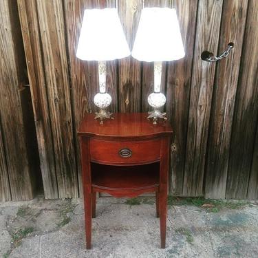 Midcentury end table with matching vintage lamps 27 high 18 wide 14 deep #vintage #antique #petworth #washingtondc #dc