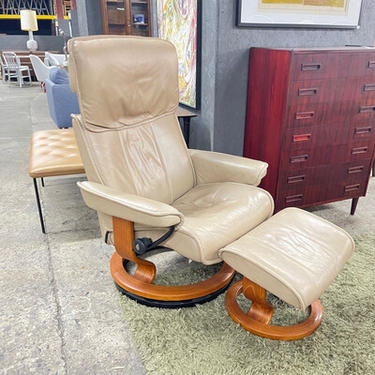 Leather Ekornes Lounge Chair and Ottoman