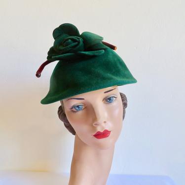 Vintage 1940's Hunter Green Felt Velour Hat with Large Rose Flower Trim Rockabilly WW2 Era 40's Millinery Stern Brothers New York Size 23 