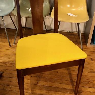 Single Broyhill Emphasis Walnut Dining Chair/Desk Chair