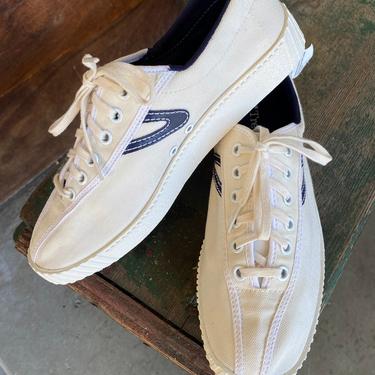 Tretorn sneakers~ the original preppy tennis  shoes from the 80’s unworn lace up tennis shoes~ athletic wear sporty ~ women’s size 71/2 