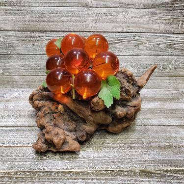 Vintage Lucite Grapes on Wood, Acrylic Amber Grape Vine Cluster on Driftwood, 1960 Mid Century Modern, Fruit Centerpiece, Vintage Home Decor 