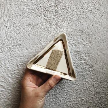 Stoneware and porcelain inlay triangle ring dish with gold. Ceramic ring dish. Triangle dish. The Object Enthusiast. Gift idea. Gold ceramic 