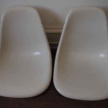 Lot of 2 Vintage EAMES Herman Miller FIBERGLASS SHELL Chairs, Parchment, Mid-Century Modern