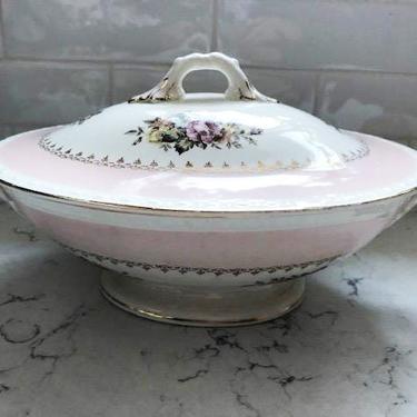 Homer Laughlin Marylin Blush Pink Vegetable Casserole Dish With Lid ! 1950s Eggshell Georgian by LeChalet