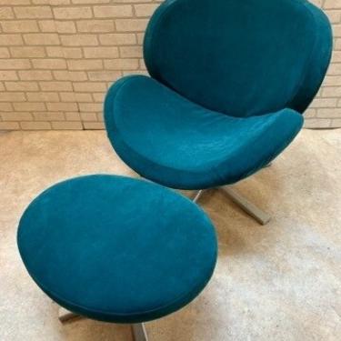 Mid Century Modern Scoop Swivel Lounge Chair and Ottoman Newly Upholstered