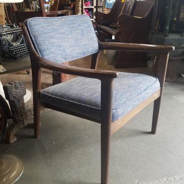 Wood Mid Century Modern Chair With Armrests