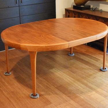 Restored Danish teak round-to-oval expandable dining table by Kofod Larsen for Faarup Mobelfabrik 
