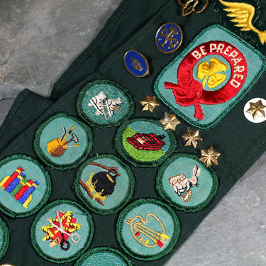 Vintage 1960s Girl Scout Sash with Badges &amp; Pins - Accomplished Girl Scout - 5 Yr Service 12 Badges Plus Patches - 10 pins 