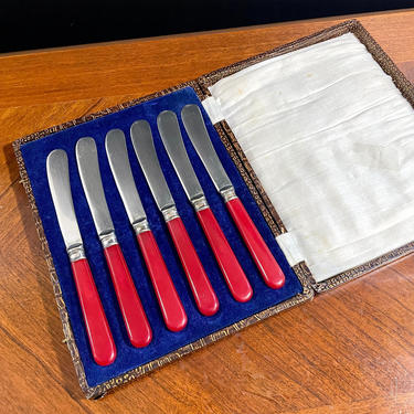 Art Deco, Butter Knife or Tea Knife Set, Silverplate, Red Handle, 6 Pieces with Faux Alligator Case - Vintage Wedding Gift, Celluloid Silver 