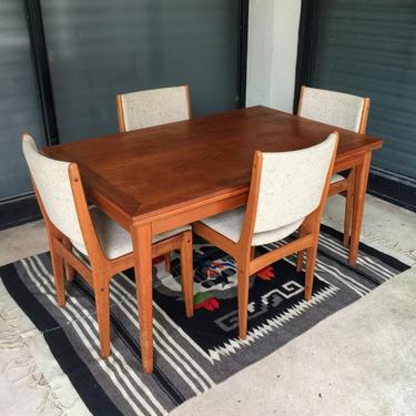 Scandinavian Modern Danish Dining room set by Skovby - Pickup and delivery to selected cities 