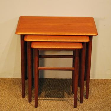 12215 Danish Modern Set of Three Teak Nesting Tables, circa 1960