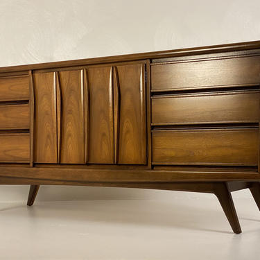 Walnut Triple Dresser by United Furniture Company, Circa 1960s - *Please see notes on shipping before you purchase. 