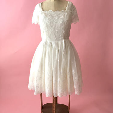 Vintage Wedding Dress / Tea Length Wedding Dress / White Dress / Full Skirt Dress 