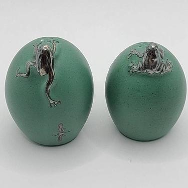 Emilia Castillo Frog Salt and Pepper Shapes on Ceramic Green Egg - Applied Sterling Silver. Made in Mexico 