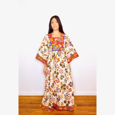 Batik Dress // vintage boho cotton sun maxi hippie hippy white 70s 1970s gold caftan kaftan // S/M 