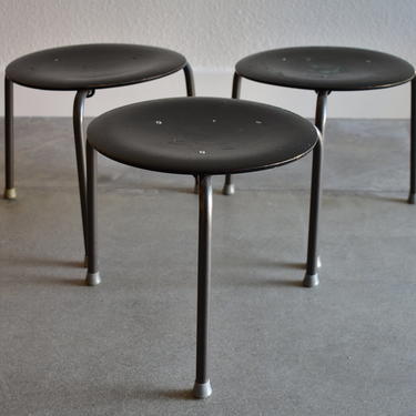 Set of 3 molded plywood “Dot” stools by Arne Jacobsen