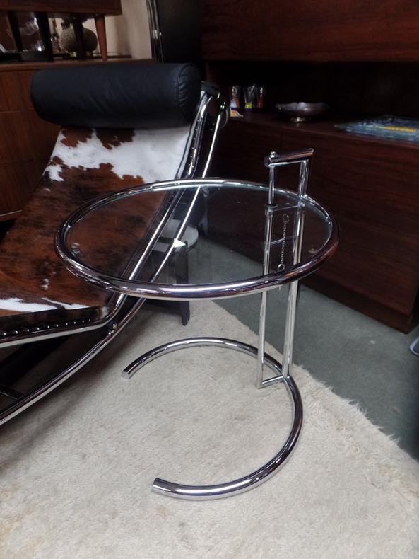 Art Deco chrome side table in the style of Eileen Grey