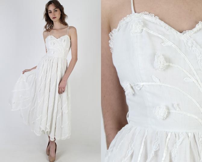 White Full Circle Skirt Ball Gown / 70s Ethnic Wedding Cupcake Dress / Vintage Floral Lace Scallop Hem / Womens Bridal Spaghetti Strap Maxi 