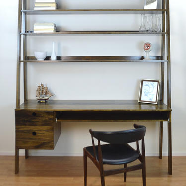 Integrated Desk and Shelving System 